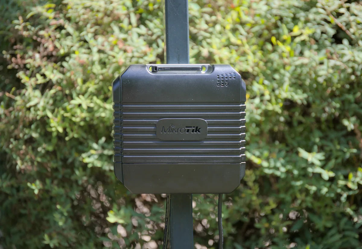 Safora outdoor LoRaWAN gateway for fence monitoring deployments